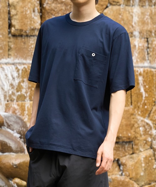 WHITE MOUNTAINEERING(ホワイトマウンテニアリング)の「【White Mountaineering / ホワイトマウンテニアリング】別注 ONE EYELET POCKET TEE(Tシャツ/カットソー・メンズ・ホワイト/ダークグレー/ネイビー/ブラック・2/1/4/3)」の4枚目の写真
