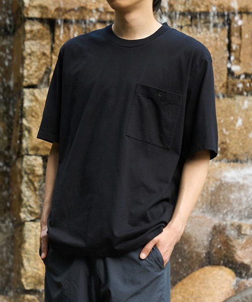 WHITE MOUNTAINEERING(ホワイトマウンテニアリング)の「【White Mountaineering / ホワイトマウンテニアリング】別注 ONE EYELET POCKET TEE(Tシャツ/カットソー・メンズ・ホワイト/ダークグレー/ネイビー/ブラック・2/1/4/3)」の2枚目の写真