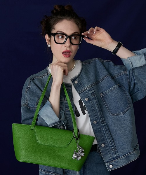 BONLECILL Marche(ボンルシールマルシェ)の「【BONLECILL Marche】《マチあり/ポーチ付き》フラップ付きロングハンドルバケツバッグ(ハンドバッグ・レディース・イエロー/レッド/グリーン/ブラウン・FREE)」の2枚目の写真