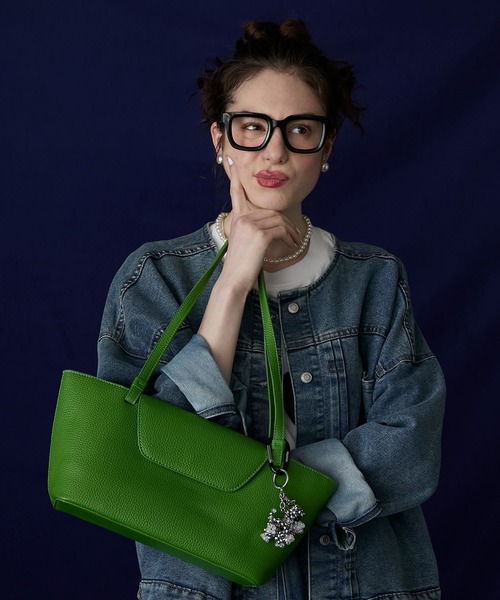BONLECILL Marche(ボンルシールマルシェ)の「【BONLECILL Marche】《マチあり/ポーチ付き》フラップ付きロングハンドルバケツバッグ(ハンドバッグ・レディース・イエロー/レッド/グリーン/ブラウン・FREE)」の11枚目の写真