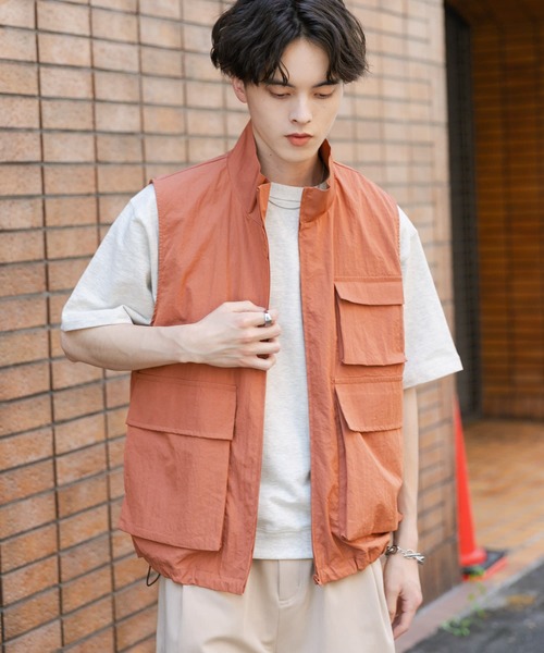 SENSE OF PLACE by URBAN RESEARCH（センスオブプレイスバイアーバンリサーチ）の「ユーティリティスタンドベスト（ブルゾン・メンズ・オリーブ/オレンジ/チャコールグレー・MEDIUM/LARGE）」の3枚目の写真