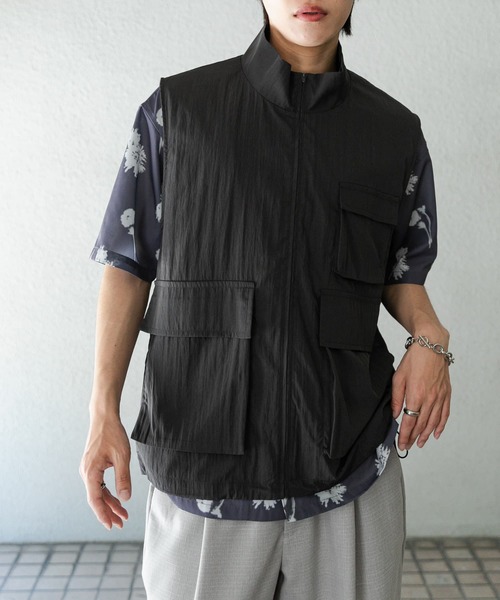 SENSE OF PLACE by URBAN RESEARCH（センスオブプレイスバイアーバンリサーチ）の「ユーティリティスタンドベスト（ブルゾン・メンズ・オリーブ/オレンジ/チャコールグレー・MEDIUM/LARGE）」の20枚目の写真