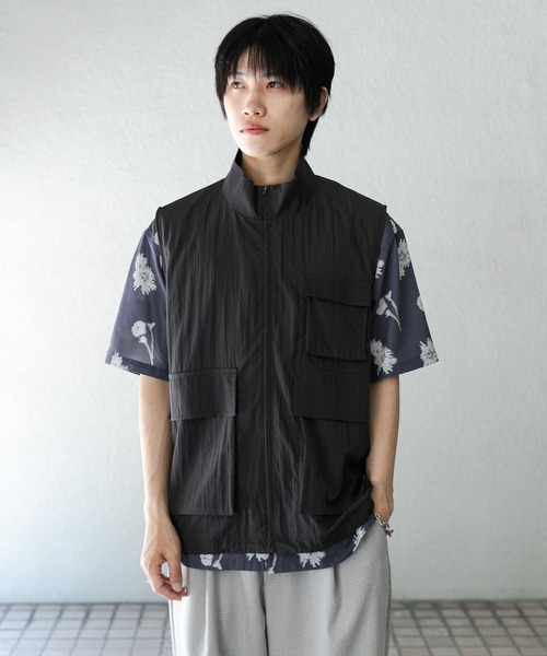 SENSE OF PLACE by URBAN RESEARCH（センスオブプレイスバイアーバンリサーチ）の「ユーティリティスタンドベスト（ブルゾン・メンズ・オリーブ/オレンジ/チャコールグレー・MEDIUM/LARGE）」の17枚目の写真