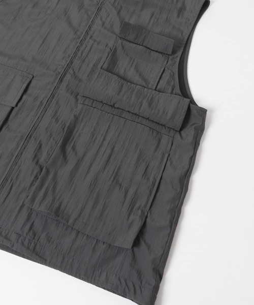 SENSE OF PLACE by URBAN RESEARCH（センスオブプレイスバイアーバンリサーチ）の「ユーティリティスタンドベスト（ブルゾン・メンズ・オリーブ/オレンジ/チャコールグレー・MEDIUM/LARGE）」の11枚目の写真