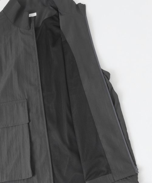 SENSE OF PLACE by URBAN RESEARCH（センスオブプレイスバイアーバンリサーチ）の「ユーティリティスタンドベスト（ブルゾン・メンズ・オリーブ/オレンジ/チャコールグレー・MEDIUM/LARGE）」の10枚目の写真