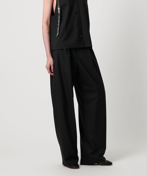 AEWEN MATOPH（イウエン マトフ）の「＜AEWEN MATOPH＞ウールタック カーブパンツ（その他パンツ・レディース・ブラック/オリーブ・34/38/36）」の2枚目の写真