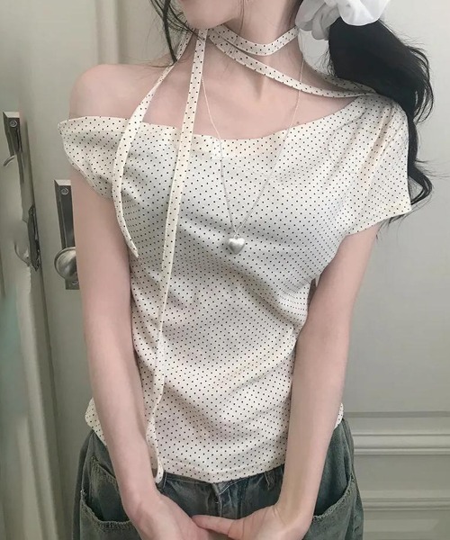 gossip!ロサンゼルス(ゴシップロサンゼルス)の「ハーフオープンショルダー アシンメトリートップス(Tシャツ/カットソー・レディース・ブラック/ホワイト・FREE)」の2枚目の写真