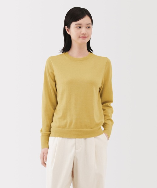 無印良品(ムジルシリョウヒン)の「婦人 洗えるウールハイゲージクルーネックセーター(ニット/セーター・レディース・ダークブラウン/ダークオレンジ/ブルー系/イエロー/オートミール/ダークグレー/ライトピンク/ブラック・XL/L/M/S)」の6枚目の写真