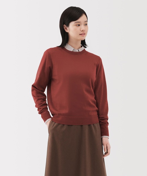 無印良品(ムジルシリョウヒン)の「婦人 洗えるウールハイゲージクルーネックセーター(ニット/セーター・レディース・ダークブラウン/ダークオレンジ/ブルー系/イエロー/オートミール/ダークグレー/ライトピンク/ブラック・XL/L/M/S)」の8枚目の写真