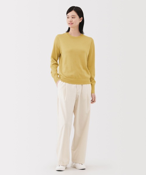 無印良品(ムジルシリョウヒン)の「婦人 洗えるウールハイゲージクルーネックセーター(ニット/セーター・レディース・ダークブラウン/ダークオレンジ/ブルー系/イエロー/オートミール/ダークグレー/ライトピンク/ブラック・XL/L/M/S)」の9枚目の写真