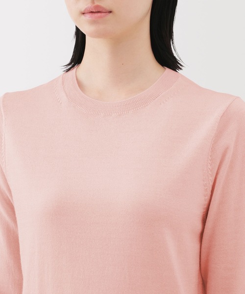 無印良品(ムジルシリョウヒン)の「婦人 洗えるウールハイゲージクルーネックセーター(ニット/セーター・レディース・ダークブラウン/ダークオレンジ/ブルー系/イエロー/オートミール/ダークグレー/ライトピンク/ブラック・XL/L/M/S)」の14枚目の写真