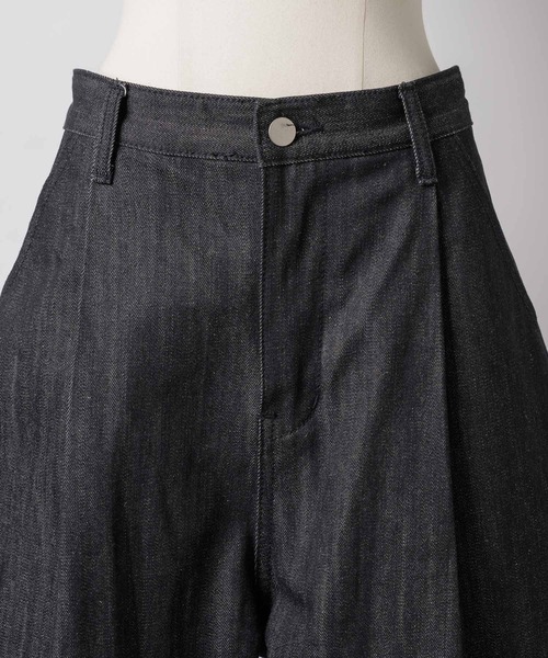 GIUNON(ジウノン)の「one tuck bermuda pants / ワンタックバミューダパンツ(その他パンツ・レディース・ブラック・FREE)」の7枚目の写真