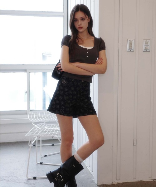 GENERAL IDEA(ジェネラルアイデア)の「GENERAL IDEA/ジェネラルアイディア flower denim shorts ショートパンツ(デニムパンツ・レディース・ブラック・S/M/L)」の6枚目の写真