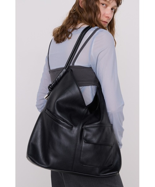 un/neu（アンノイ）の「アウトポケットドロストハンドルバッグ / A4サイズ、14インチPC対応（ショルダーバッグ・レディース・アイボリー/ブラック/カーキ/ブラウン・FREE）」の11枚目の写真