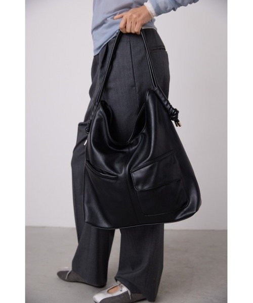 un/neu（アンノイ）の「アウトポケットドロストハンドルバッグ / A4サイズ、14インチPC対応（ショルダーバッグ・レディース・アイボリー/ブラック/カーキ/ブラウン・FREE）」の10枚目の写真