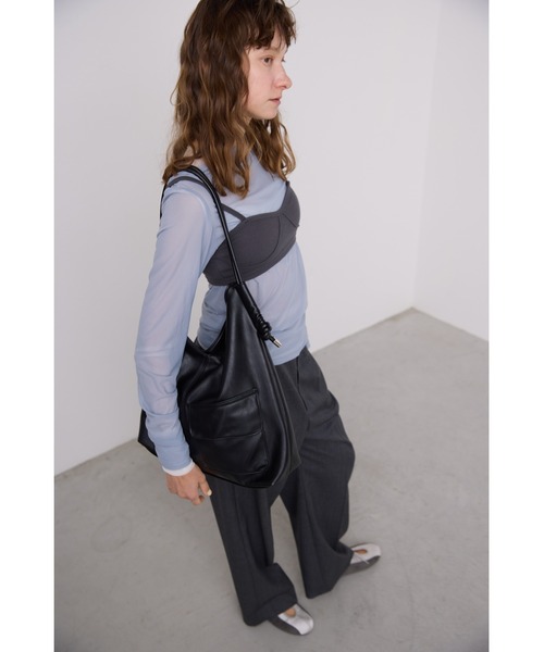 un/neu（アンノイ）の「アウトポケットドロストハンドルバッグ / A4サイズ、14インチPC対応（ショルダーバッグ・レディース・アイボリー/ブラック/カーキ/ブラウン・FREE）」の15枚目の写真