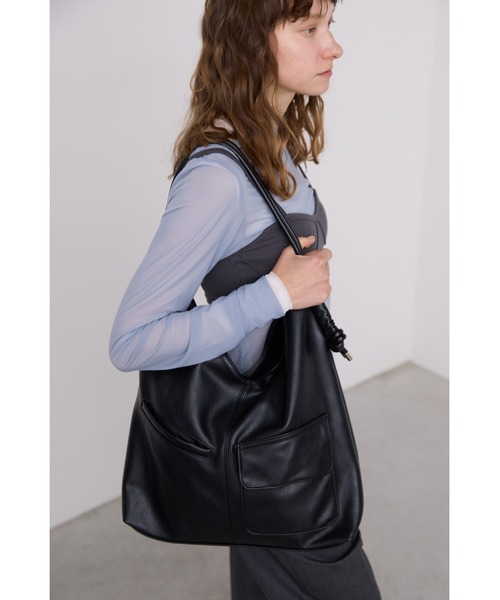 un/neu（アンノイ）の「アウトポケットドロストハンドルバッグ / A4サイズ、14インチPC対応（ショルダーバッグ・レディース・アイボリー/ブラック/カーキ/ブラウン・FREE）」の16枚目の写真