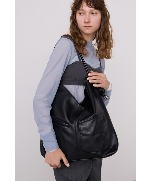 un/neu（アンノイ）の「アウトポケットドロストハンドルバッグ / A4サイズ、14インチPC対応（ショルダーバッグ・レディース・アイボリー/ブラック/カーキ/ブラウン・FREE）」の13枚目の写真