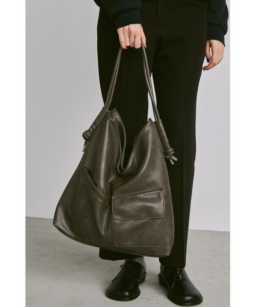 un/neu（アンノイ）の「アウトポケットドロストハンドルバッグ / A4サイズ、14インチPC対応（ショルダーバッグ・レディース・アイボリー/ブラック/カーキ/ブラウン・FREE）」の18枚目の写真