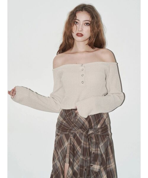 EVRIS（エヴリス）の「モールオフショルニットトップス（ニット/セーター・レディース・アイボリー/ブラック/ブルー/ピンク・FREE）」の2枚目の写真