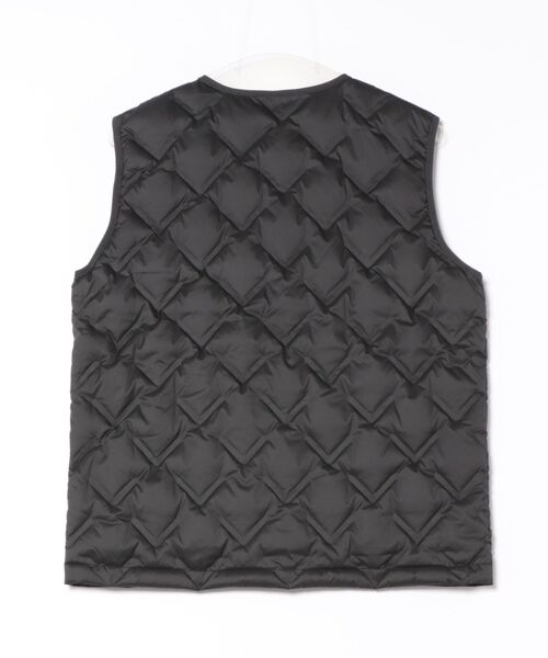 Arnold Palmer(アーノルドパーマー)の「シームレス シェア インナーダウンベスト(ダウンベスト・レディース・ダークベージュ/オフホワイト/ブラック・LL/L/M/S/XS)」の12枚目の写真