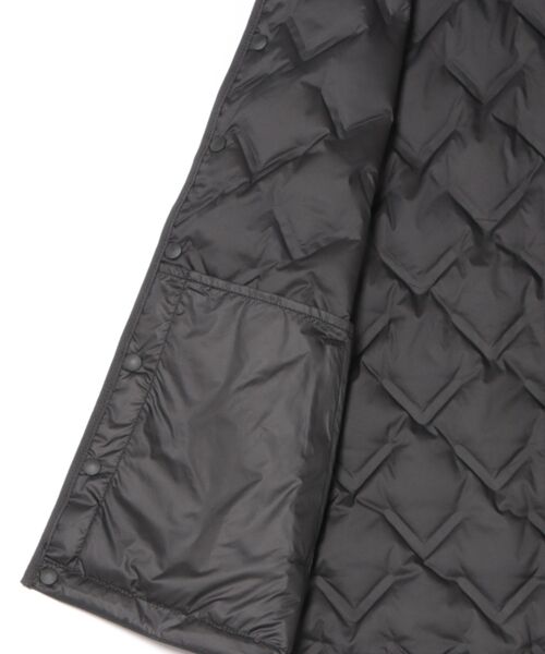 Arnold Palmer(アーノルドパーマー)の「シームレス シェア インナーダウンベスト(ダウンベスト・レディース・ダークベージュ/オフホワイト/ブラック・LL/L/M/S/XS)」の13枚目の写真