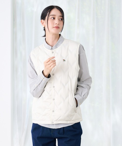 Arnold Palmer(アーノルドパーマー)の「シームレス シェア インナーダウンベスト(ダウンベスト・レディース・ダークベージュ/オフホワイト/ブラック・LL/L/M/S/XS)」の1枚目の写真