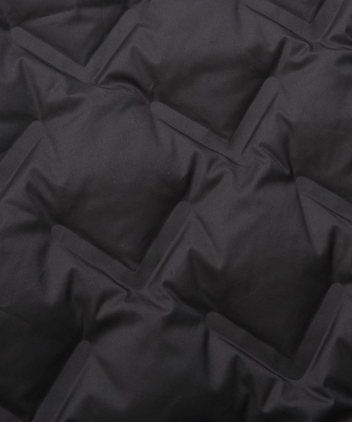 Arnold Palmer(アーノルドパーマー)の「シームレス シェア インナーダウンベスト(ダウンベスト・レディース・ダークベージュ/オフホワイト/ブラック・LL/L/M/S/XS)」の10枚目の写真