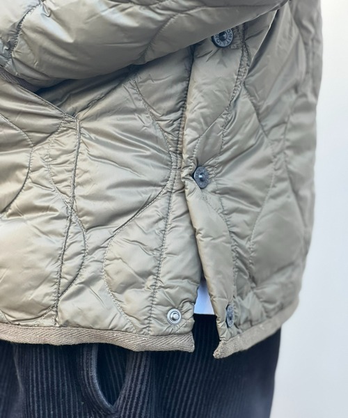 TAION（タイオン）の「【TAION】MILITARY CREW NECK DOWN JKT（SOFT SHELL）（ダウンジャケット/コート・メンズ・ダークオリーブ/ブラック・X-LARGE/MEDIUM/LARGE）」の9枚目の写真