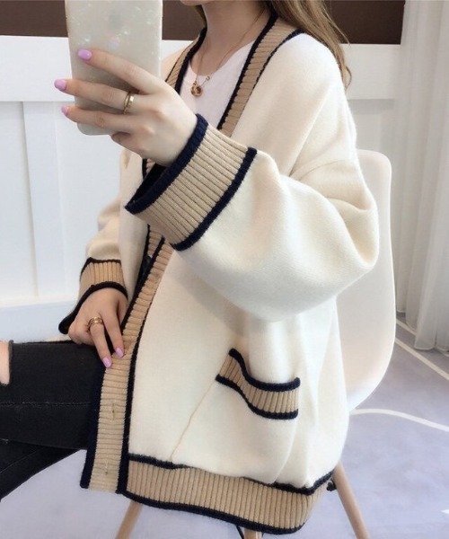 cammie(キャミー)の「配色デザインニットカーディガン(カーディガン/ボレロ・レディース・ネイビー/サックスブルー/オフホワイト/レッド/ベージュ・F)」の2枚目の写真