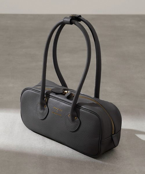 YOUNG&OLSEN The DRYGOODS STORE(ヤングアンドオルセン)の「【YOUNG&OLSEN】EMBOSSED LEATHER STUDENT S(ハンドバッグ・レディース・ブラウン/ベージュ/ブラック/ピンク/グレー・FREE)」の1枚目の写真