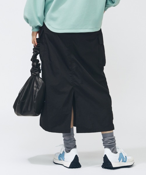 NEW BALANCE（ニューバランス）の「【別注】ニューバランス New Balance THE CITY シャイニーカーゴスカート 限定コラボ（スカート・レディース・グレー/ブラック/グリーン・L/M）」の10枚目の写真