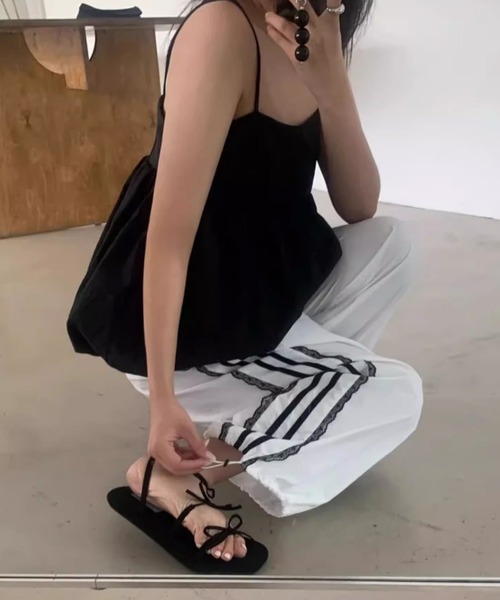by LEGNA(バイレグナ)の「シャリ感素材サイドレーストラックパンツ(その他パンツ・レディース・ブラック/ホワイト・X-LARGE/LARGE/MEDIUM/SMALL)」の11枚目の写真