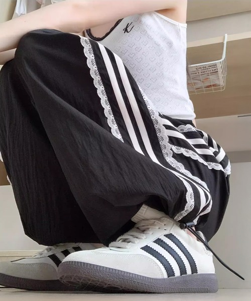 by LEGNA(バイレグナ)の「シャリ感素材サイドレーストラックパンツ(その他パンツ・レディース・ブラック/ホワイト・X-LARGE/LARGE/MEDIUM/SMALL)」の21枚目の写真