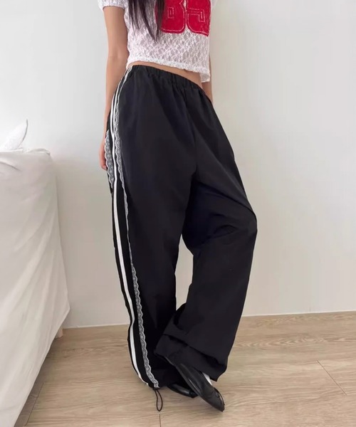 by LEGNA(バイレグナ)の「シャリ感素材サイドレーストラックパンツ(その他パンツ・レディース・ブラック/ホワイト・X-LARGE/LARGE/MEDIUM/SMALL)」の4枚目の写真
