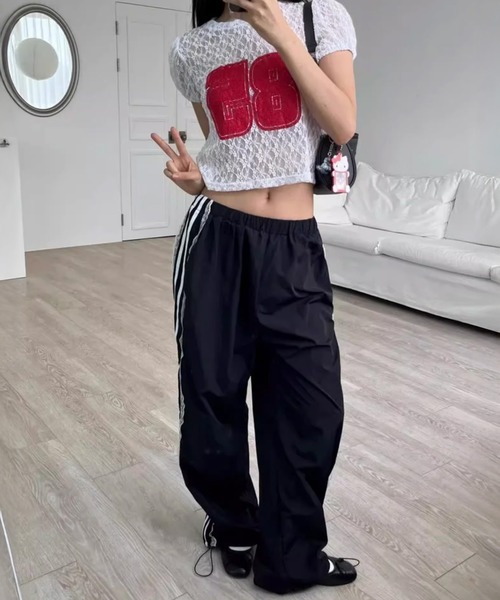 by LEGNA(バイレグナ)の「シャリ感素材サイドレーストラックパンツ(その他パンツ・レディース・ブラック/ホワイト・X-LARGE/LARGE/MEDIUM/SMALL)」の6枚目の写真
