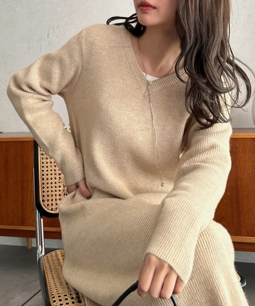 Eclat one(エクラワン)の「【Eclat one】Vネック Iライン ロング ニットワンピース(ワンピース・レディース・アイボリー/ブラック/ベージュ・FREE)」の2枚目の写真