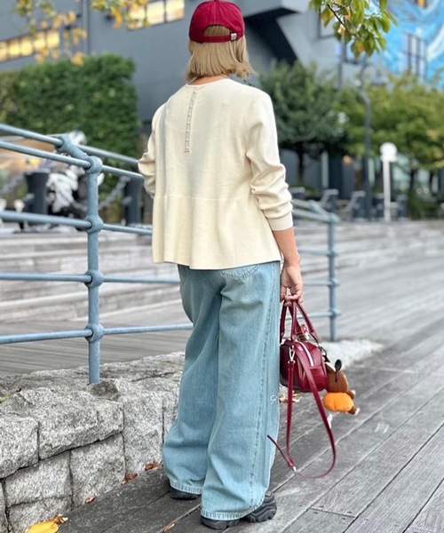 aquagarage（アクアガレージ）の「バックパールフレアニットトップス（ニット/セーター・レディース・チャコール/アイボリー/ブラック・L/M）」の8枚目の写真