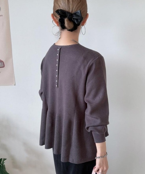 aquagarage（アクアガレージ）の「バックパールフレアニットトップス（ニット/セーター・レディース・チャコール/アイボリー/ブラック・L/M）」の15枚目の写真