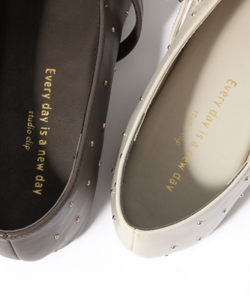 studio CLIP（スタディオクリップ）の「ワンストラップスタッズパンプス（パンプス・レディース・ブラック/アイボリー/ブラウン・MEDIUM/LARGE）」の15枚目の写真
