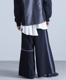 kOhAKU | 『アシンメトリープリーツラインパンツ』(その他パンツ)