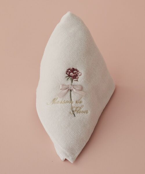 Maison de FLEUR（メゾンドフルール）の「イチゴ刺繍タオルハンカチ