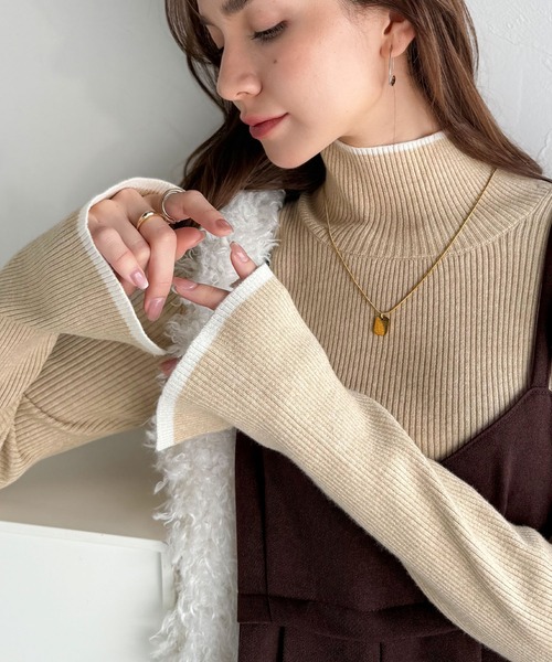 classicalelf(クラシカルエルフ)の「《daaco×クラシカルエルフコラボ》スタイリングが一気に垢抜ける。上品配色が映える袖スリット入り前後2WAYハイネックリブニット(ニット/セーター・レディース・ベージュ系その他/オフホワイト/チャコール・X-LARGE/SMALL/MEDIUM/LARGE)」の8枚目の写真