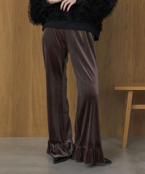 kivi（キヴィ）の「裾フレアベロアパンツ（その他パンツ・レディース・イエロー系/ブラウン/ブラック・FREE）」の3枚目の写真
