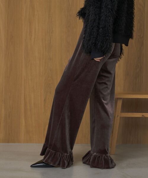 kivi（キヴィ）の「裾フレアベロアパンツ（その他パンツ・レディース・イエロー系/ブラウン/ブラック・FREE）」の8枚目の写真