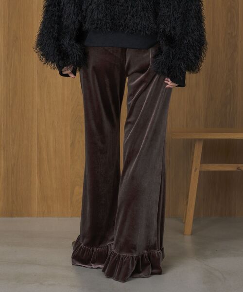 kivi（キヴィ）の「裾フレアベロアパンツ（その他パンツ・レディース・イエロー系/ブラウン/ブラック・FREE）」の9枚目の写真