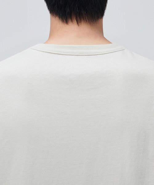 MUSINSA STANDARD（ムシンサスタンダード）の「リラックスフィットクルーネックTシャツ[ダスティクリーム]（Tシャツ/カットソー・メンズ・その他・MEDIUM/LARGE/X-LARGE/XXX-LARGE/SMALL/XX-LARGE）」の4枚目の写真