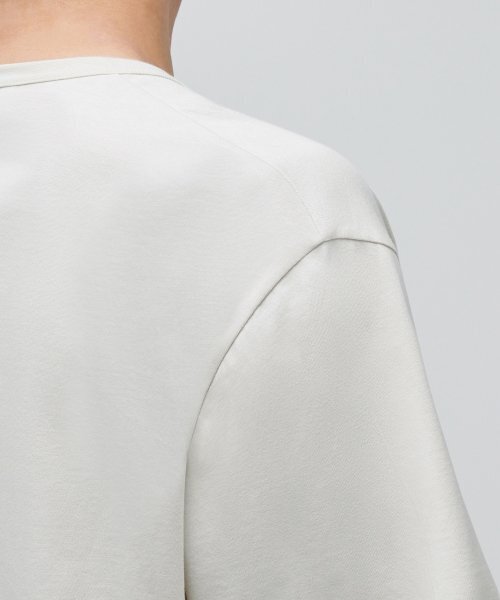 MUSINSA STANDARD（ムシンサスタンダード）の「リラックスフィットクルーネックTシャツ[ダスティクリーム]（Tシャツ/カットソー・メンズ・その他・MEDIUM/LARGE/X-LARGE/XXX-LARGE/SMALL/XX-LARGE）」の5枚目の写真