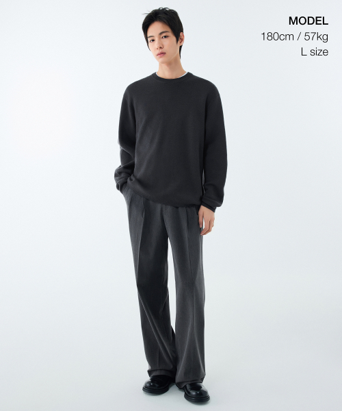 MUSINSA STANDARD（ムシンサスタンダード）の「ミニマルクルーネックニット[ダークグレー]（ニット/セーター・メンズ・その他・SMALL/MEDIUM/LARGE/X-LARGE/XX-LARGE）」の2枚目の写真