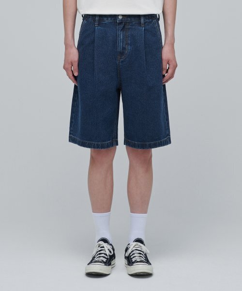 MUSINSA STANDARD（ムシンサスタンダード）の「ワンタックワイドデニムショーツ [ミディアムインディゴ]（デニムパンツ・メンズ・その他・40/38/42/36/34/32/30/31/33/26/27/28/29）」の2枚目の写真